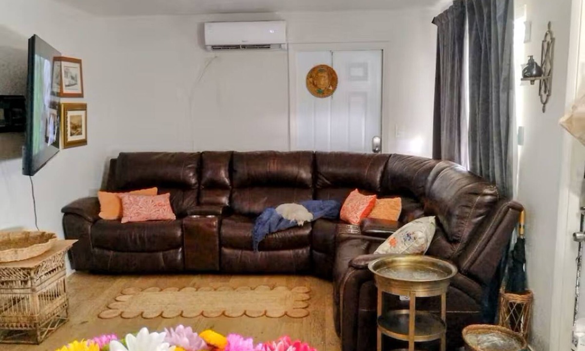 Royal Poinciana House | Private Secure BBQ Man Cave near Beach & Casinos