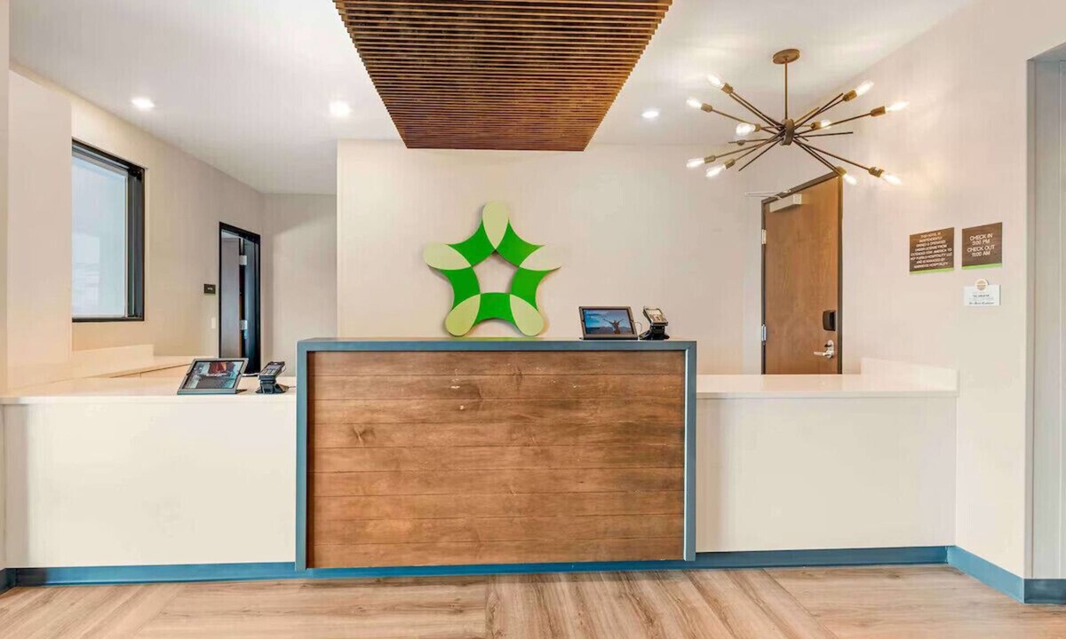 Pueblo Hotel | Pueblo Double Queen Studio + Free Breakfast & Gym
