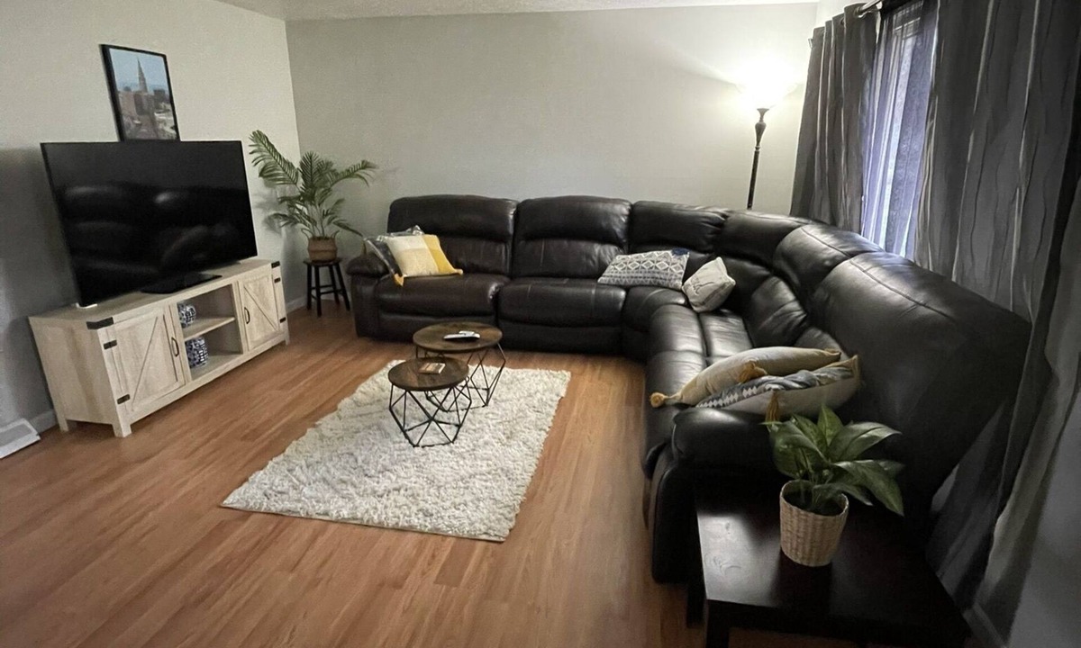 South Hills House | Quiet and Cozy home near HOSPITALS!