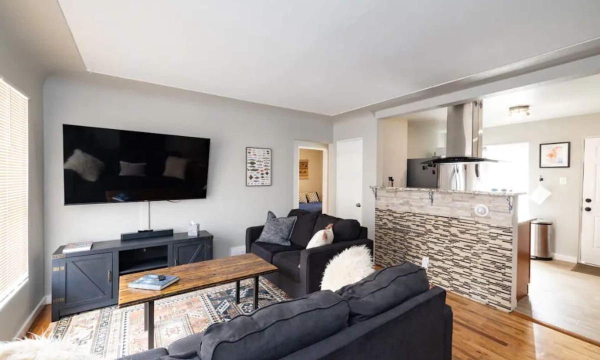 Delmar Parkway Condo | Quiet-Chef's kitchen-Laundry-Updated-Pet friendly