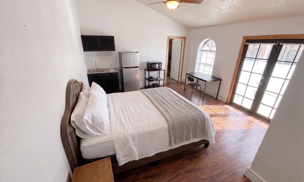 Las Vegas Apartment | Quiet Desert Sanctuary/Modern Long-Term Living