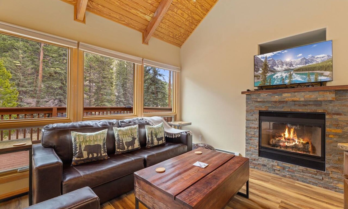 Fall River Estates Condo | Quiet Fall River Suite Fireplace Close to RMNP
