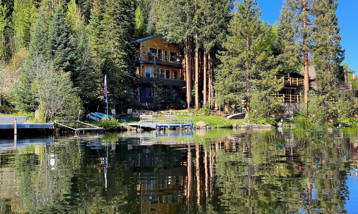 Grand Lake Cabin | Quintessential Lake House on the shore of GL, awe-inspiring views