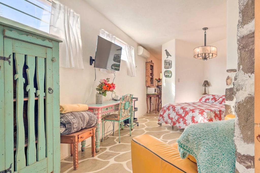 Santa Cruz Apartment | Quirky Santa Cruz Studio w/Shared Courtyard!
