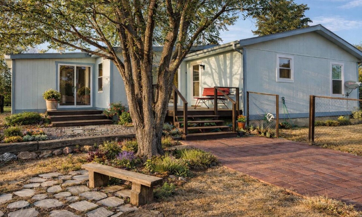Peyton House | Quite 4-bedroom house on 3.5 acres/minutes from town