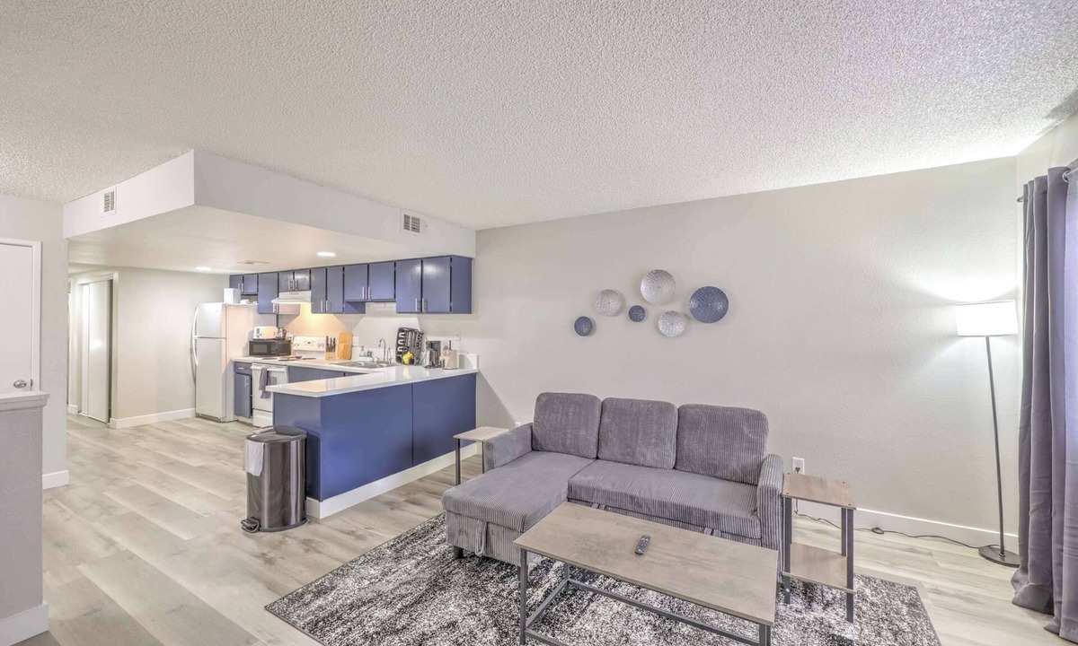 Las Vegas House | Radiant Vegas Retreat! Sleeps 6!