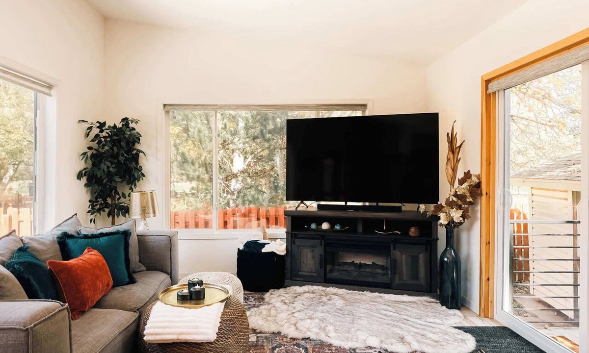 Ralston Valley Apartment | Ralston Creek Cottage | Serene Park Views
