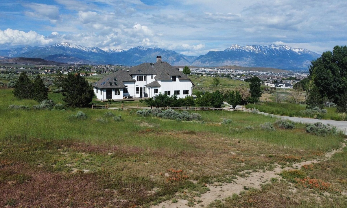 Eagle Mountain House | Ranch Mansion Massive Hot Tub XL Groups & Weddings