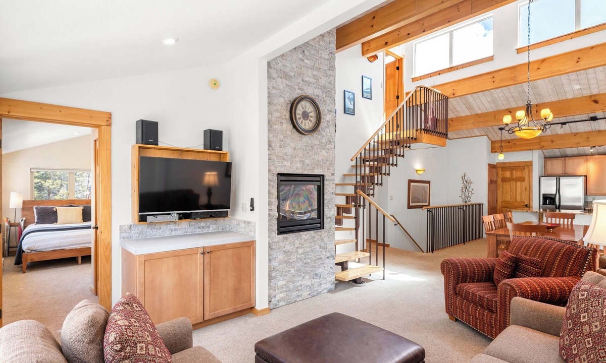 Peak 9 Condo | Rare 5 bedroom Steps From Peak 9/MainSt; Hot Tubs
