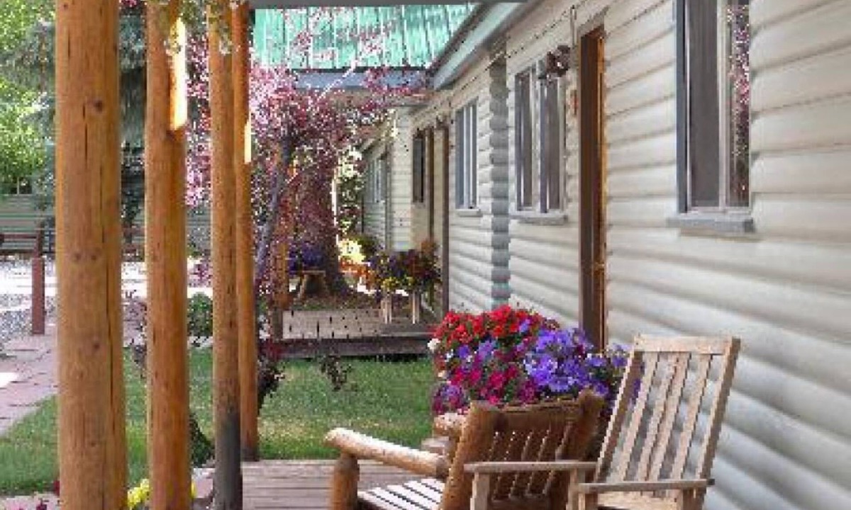 Redstone Bed & Breakfast | Redstone Cliffs Lodge