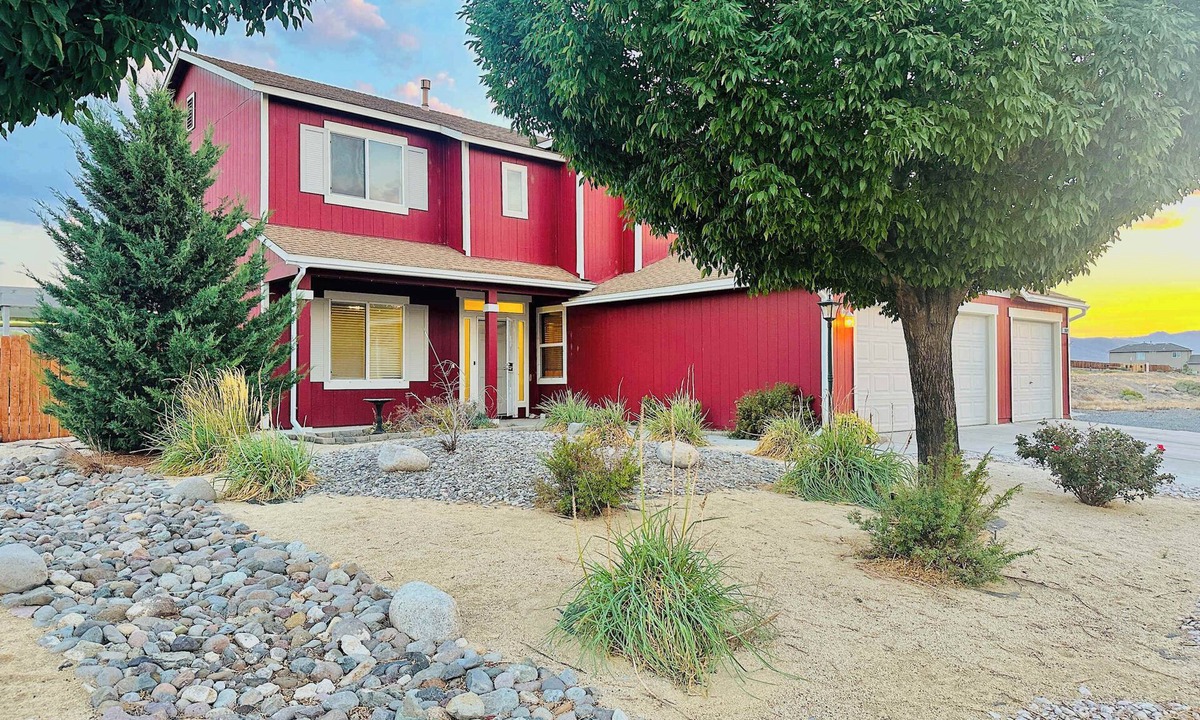 Fernley House | Regal Fernley Villa-20 Min to USA Pkwy|5Bedrooms|Sleeps19