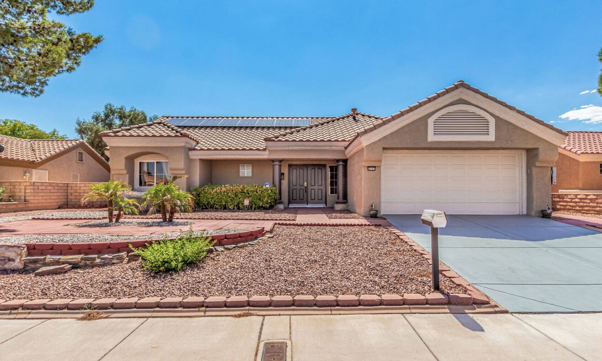 Summerlin House | Relax and play at Villa Ridge