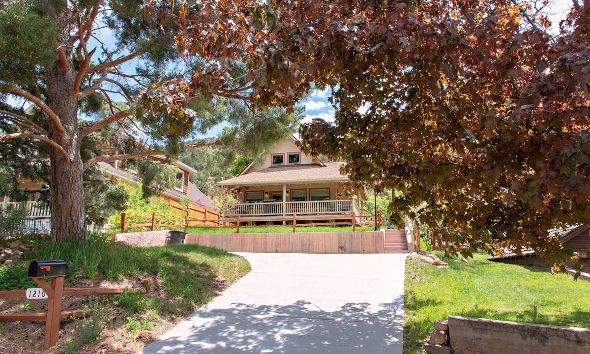 Glenwood Springs House | Relax near Glenwood Hot Springs- 15 minute walk
