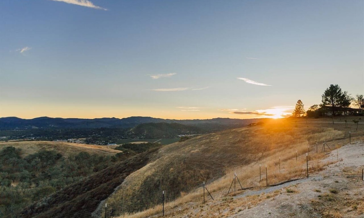 Templeton House | Relax w/Panoramic Views | Hot Tub & Dog friendly