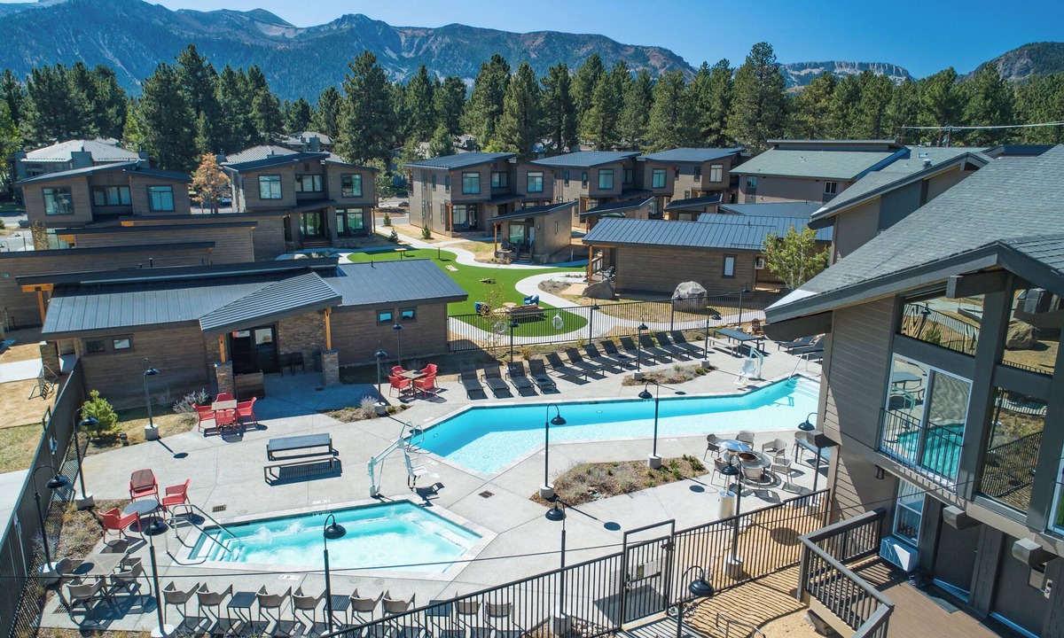 Mammoth Lakes Hotel | Relaxing Alpine Rooms Near Scenic Lakes & Mammoth Mountain Ski Areas! 3 Units