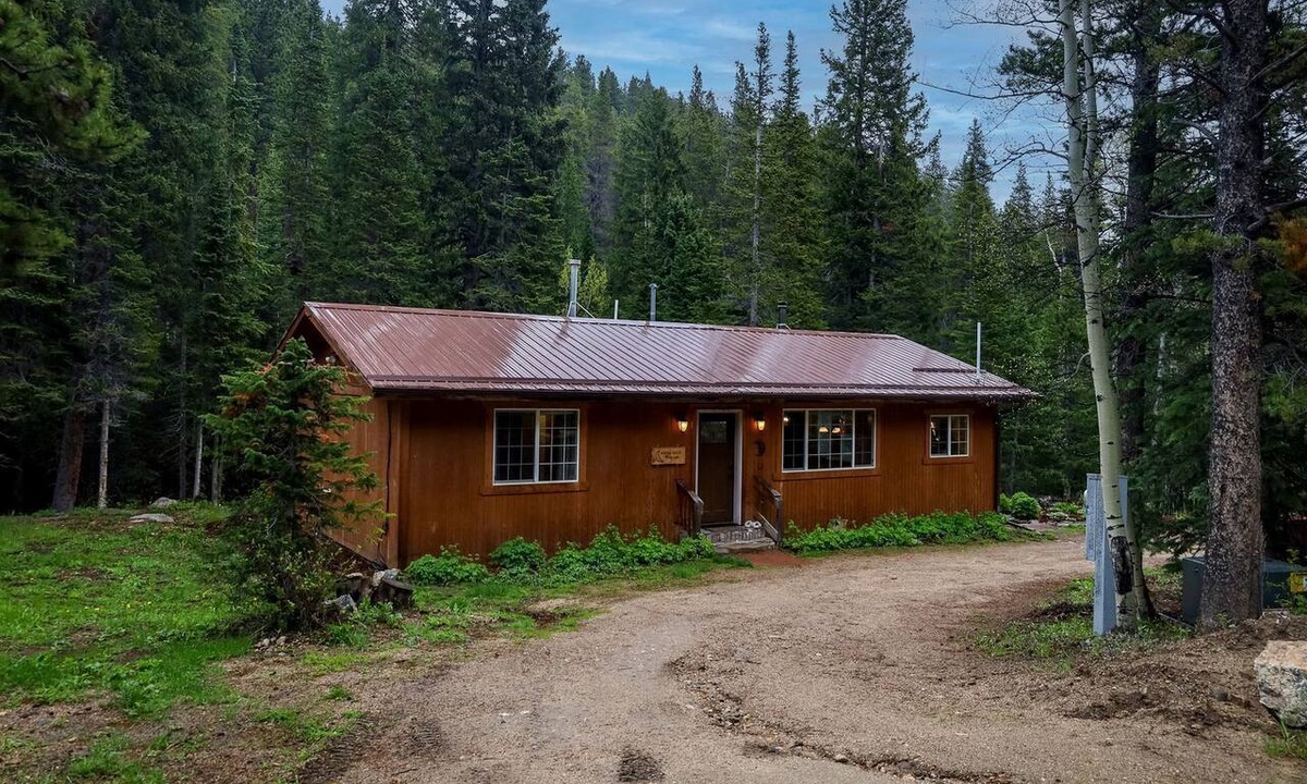 Black Hawk Cabin | Relaxing Cabin with BBQ Area and Mountain Getaway Vibes in Black Hawk, Colorado
