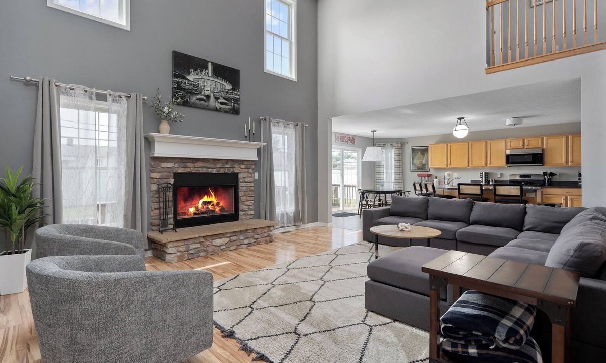 Seven Hills House | Relaxing Escape: HotTub, Gameroom, Large Living Room, EV, BBQ, Yard; Pets OK