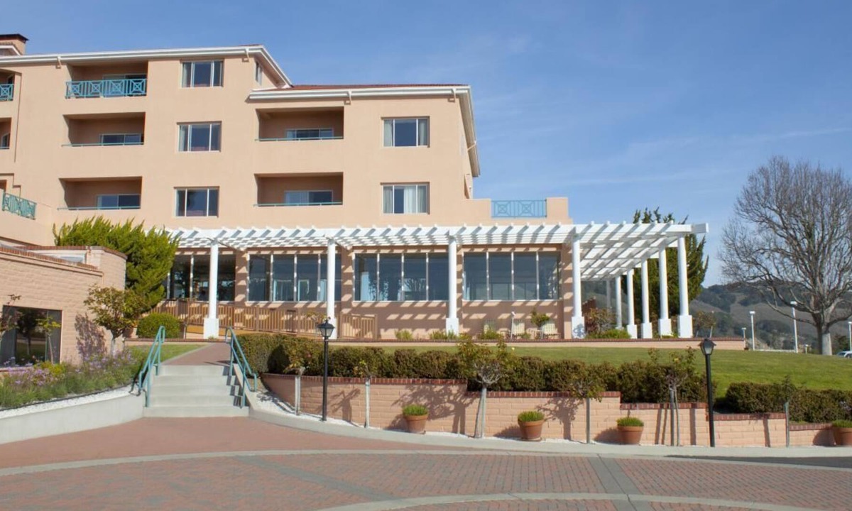 Avila Beach Resort | Relaxing Overnight Stay! Full Kitchen, Onsite Pool, Free Parking