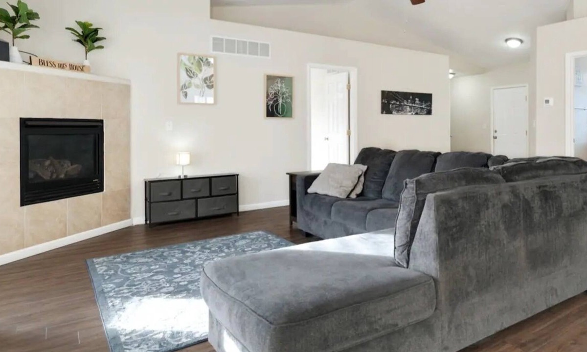 Pueblo House | Relaxing Private Getaway in Beautiful Pueblo!