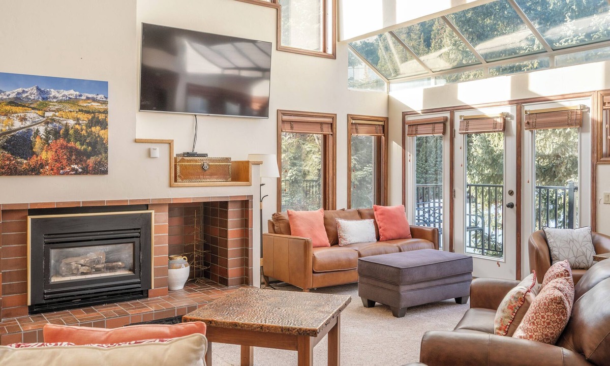 Winter Park Condo | Remodeled Ski in Ski out condo. Great for families. Access to pool & hot tub
