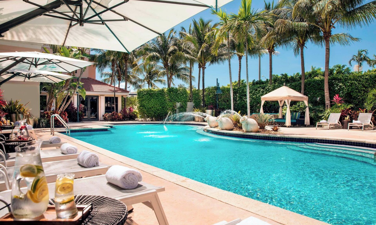 17th Street Causeway Hotel | Renaissance Fort Lauderdale Marina Hotel