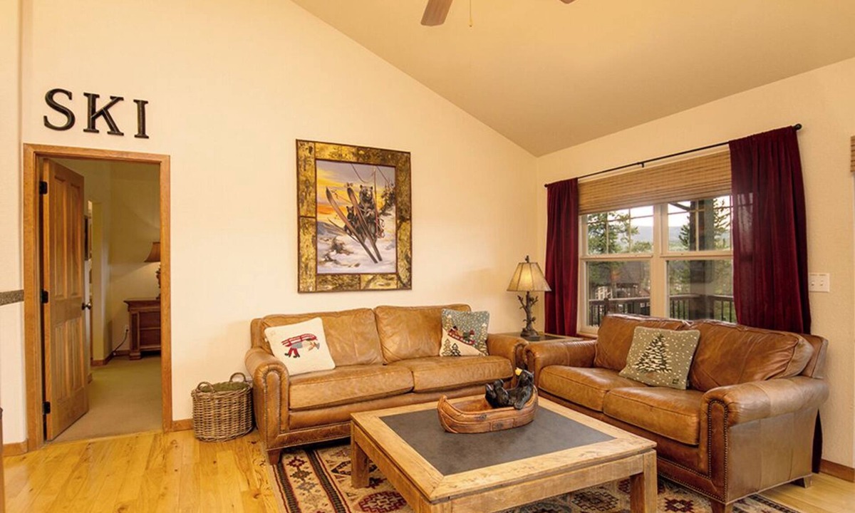 Rendezvous House | Rendezvous Townhome - Pet Friendly, sleeps 10, mountain views