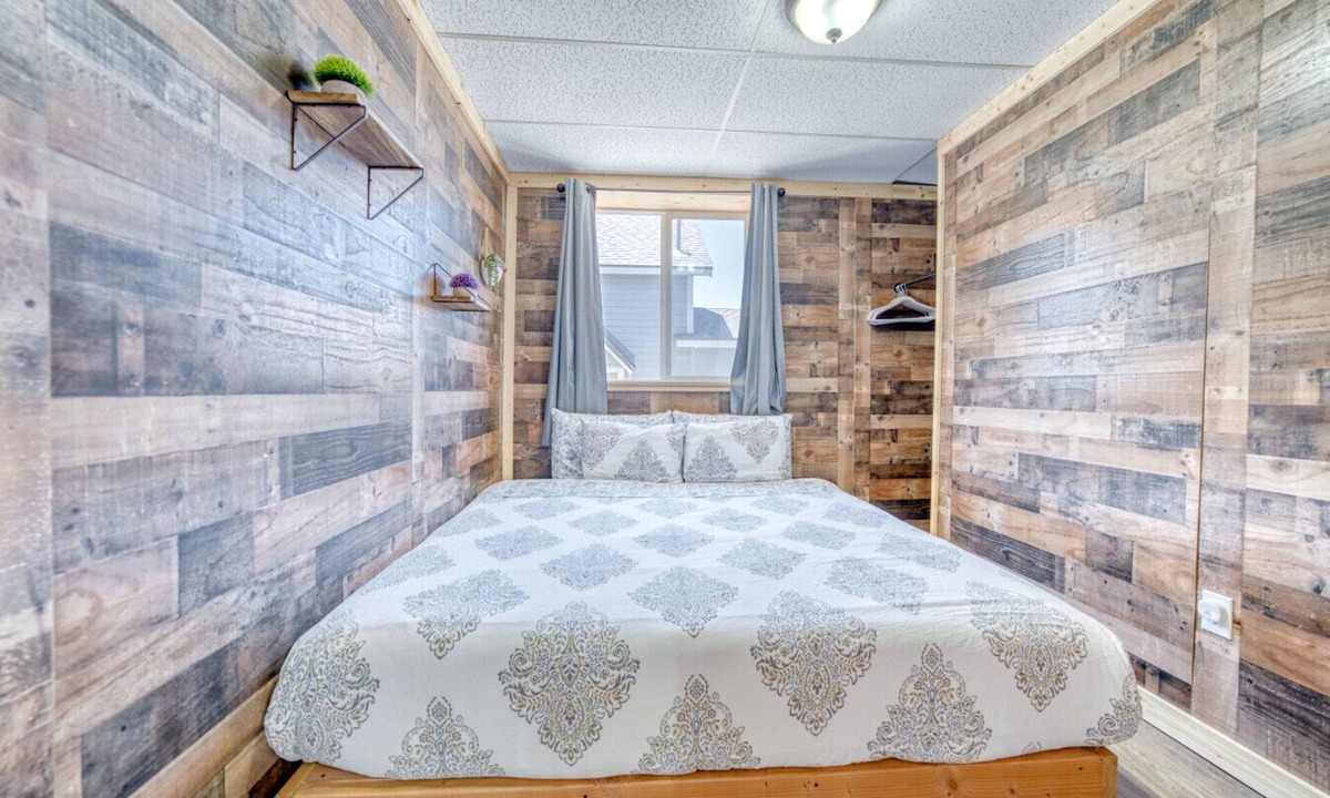 Leadville Apartment | Renovated Dog Friendly Room w Hot Tub Leadville-B