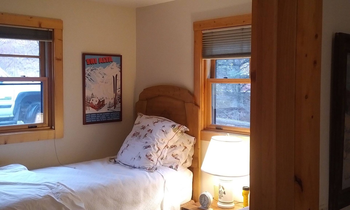Aspen Glen Cottage | Rental cottage in gated community on river