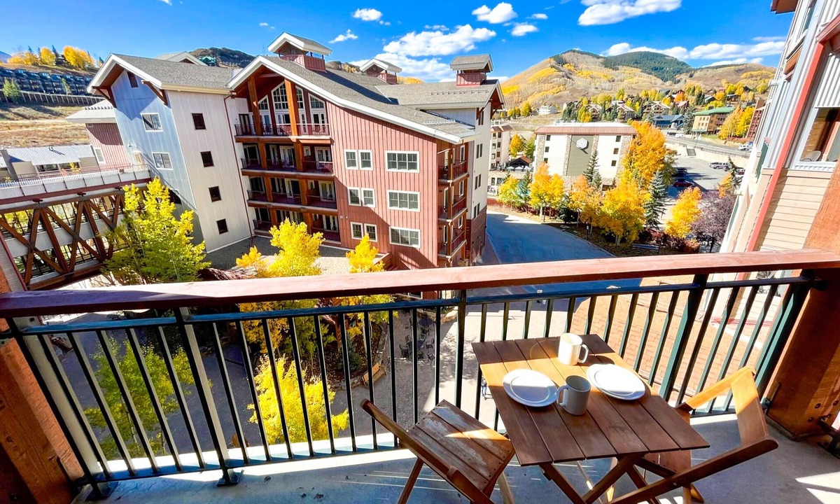 Mount Crested Butte Condo | Retreat in the Heart of Mt Crested Butte! Skin-In/Out - Studio/Pool/Hot tub