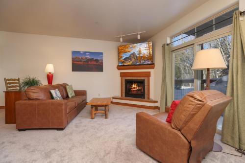 Willow Grove Apartment | Retreat on the Blue Condo: Your Riverfront Retreat