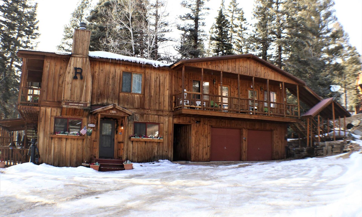 Red River House | Ridgeview Lodge - In Town - Jacuzzi Bathtub - Fenced Yard