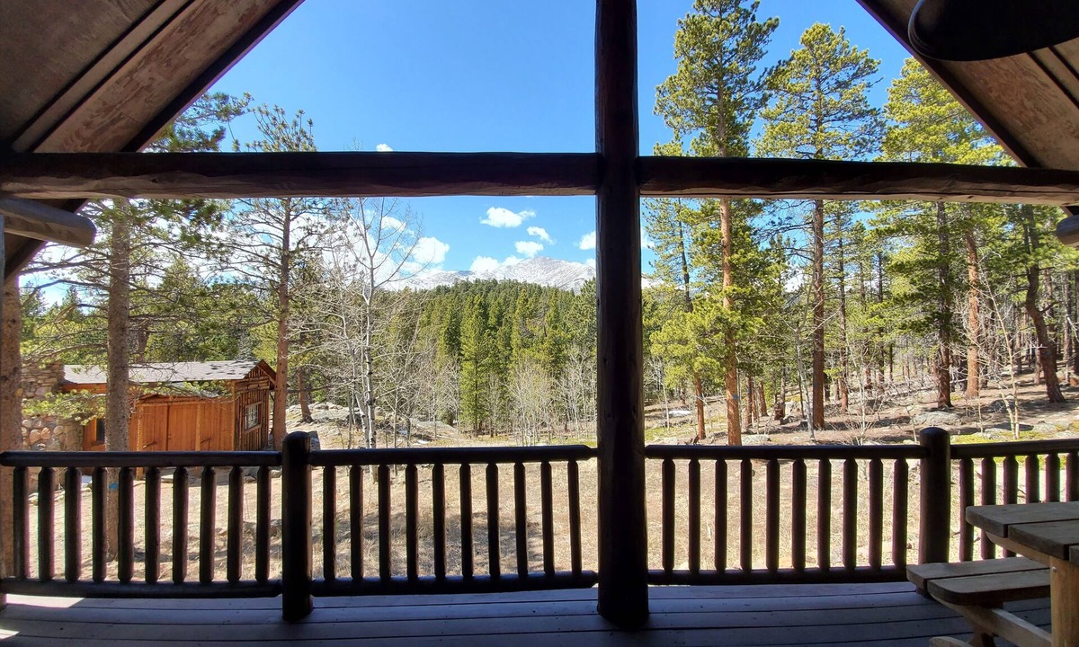 Allenspark House | Ridgeview-Perfect rural headquarters for hiking, wildlife, private and relaxing,