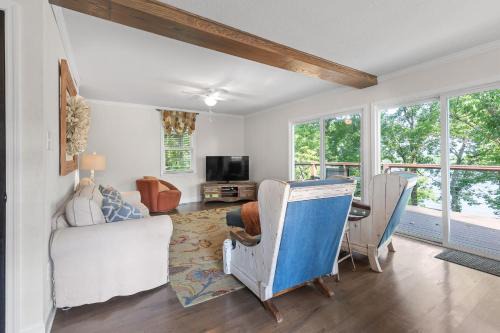 Decatur House | River Access and Dock - Chickamauga River Refuge