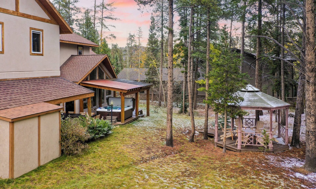 Peak 8 House | River Rock by AvantStay | 8 Bedroom Ski Estate w/Hot Tub & Movie Theatre