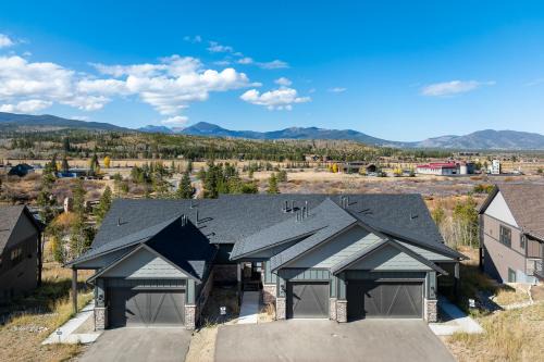 Rendezvous House | River Run Villa 75 I Great Views I Private Hot Tub I Activity Program