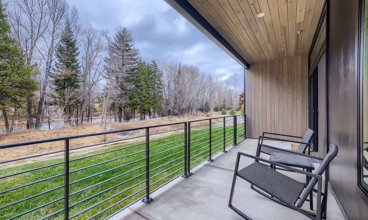 Silverthorne Condo | River View Retreat | Central Locale to it All!