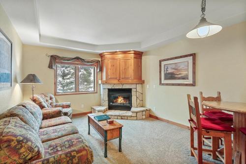 Four O'Clock Apartment | Riverbend Lodge 209 by Great Western Lodging