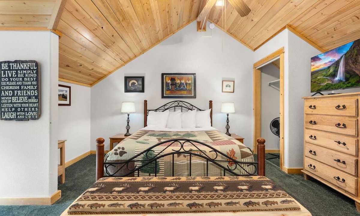 Fall River Estates Condo | Riverfront Escape Private Hot Tub Close to RMNP