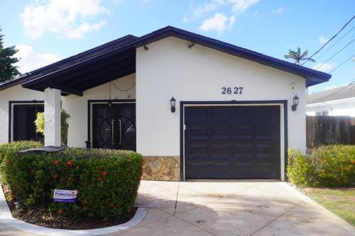 North Central Hollywood House | Riverfront- Home