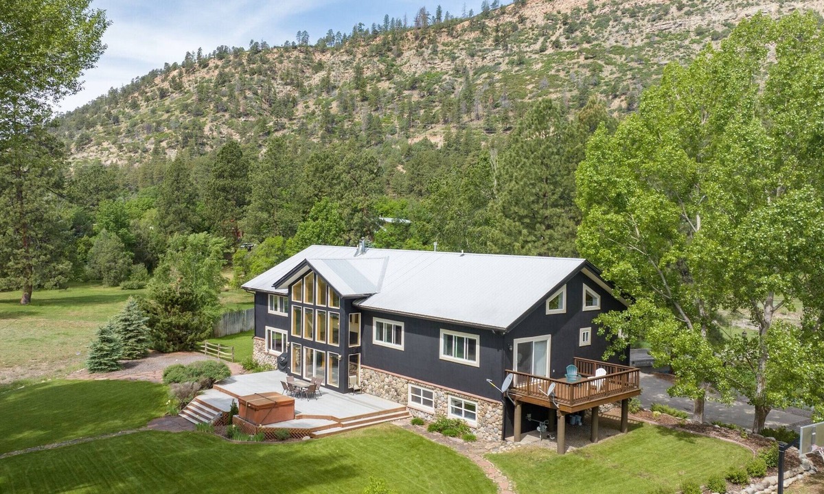 Durango House | Riverfront, Hot Tub, Starlink Internet, Basketball!