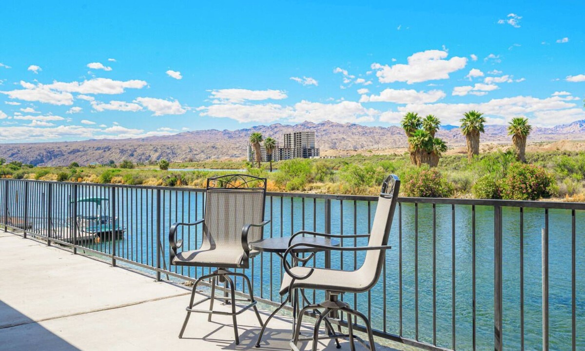 Bullhead City House | Riverfront w/Dock & Desert Views 4BR + Media Room, BBQ & Garage