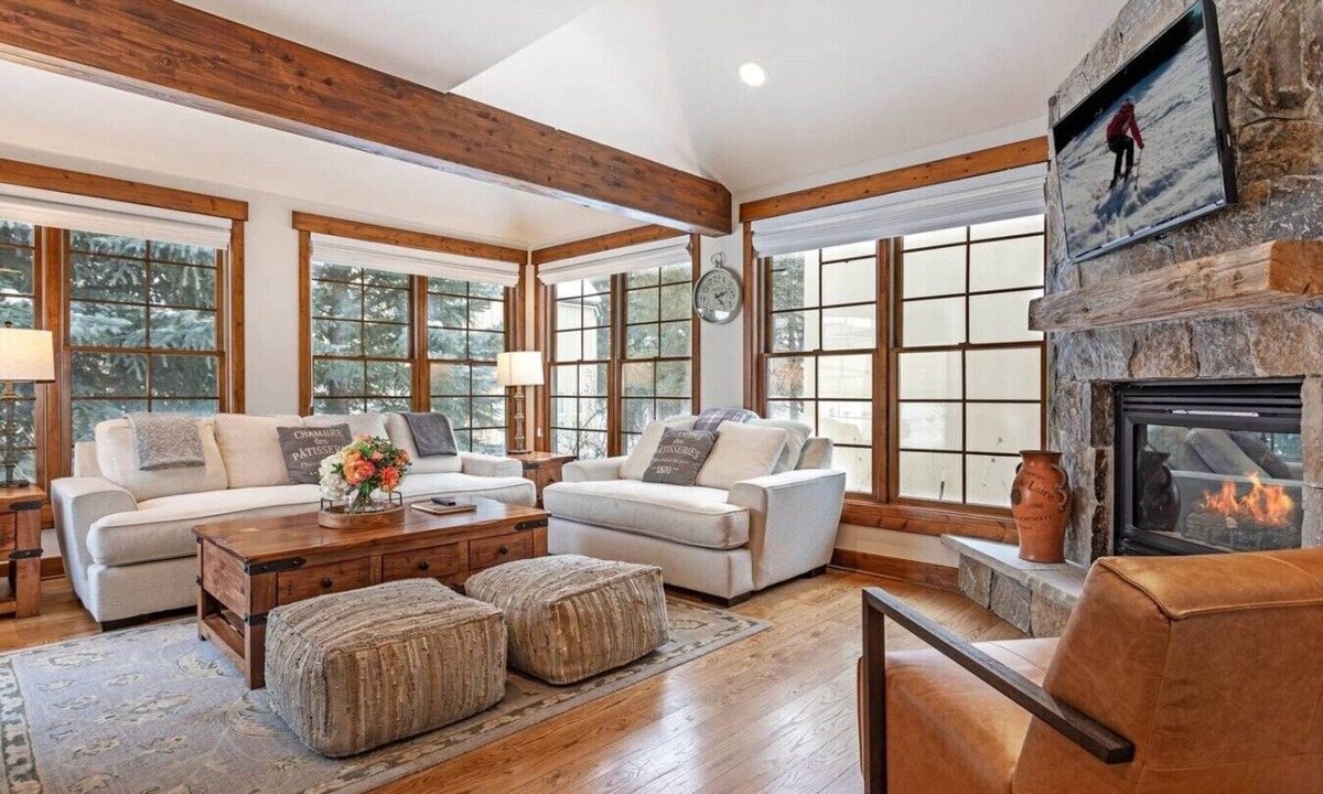 Avon Villa | Riverside Gem: Hot Tub | 3 Min to Beaver Creek