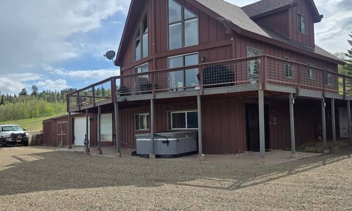 Kremmling House | Rocky Mountain Retreat Hot Tub & Deck