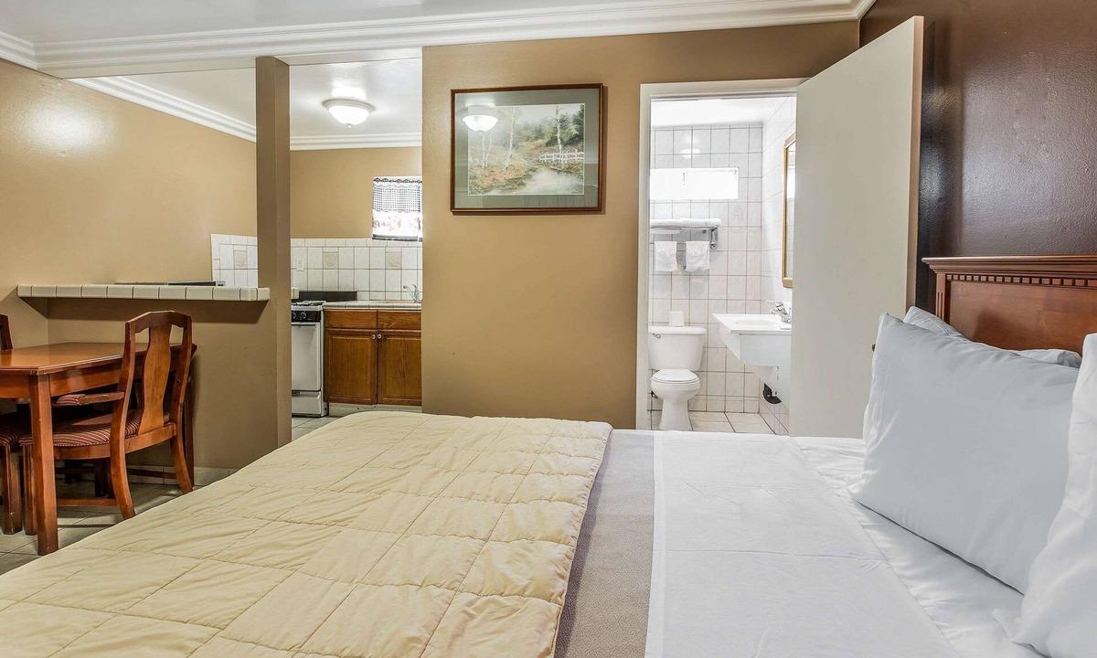 Ventura Hotel | Rodeway Inn Ventura Midtown