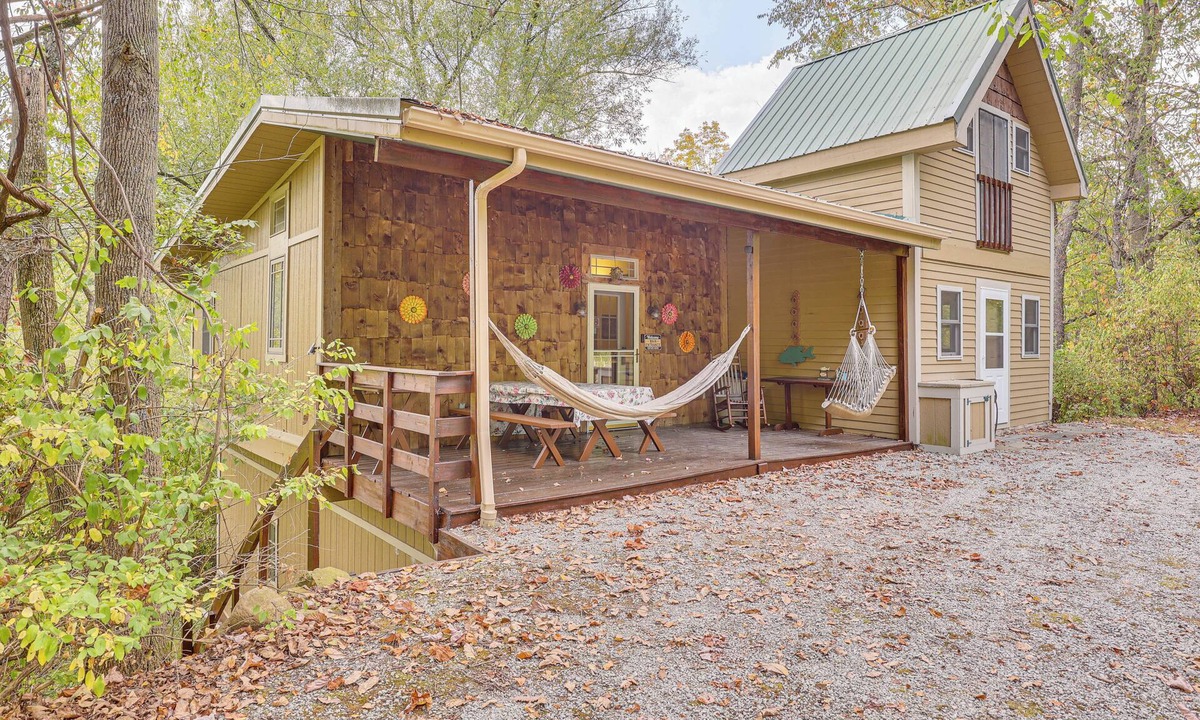 Paris Cottage | Romantic Pondside Escape: Country Cottage in Paris