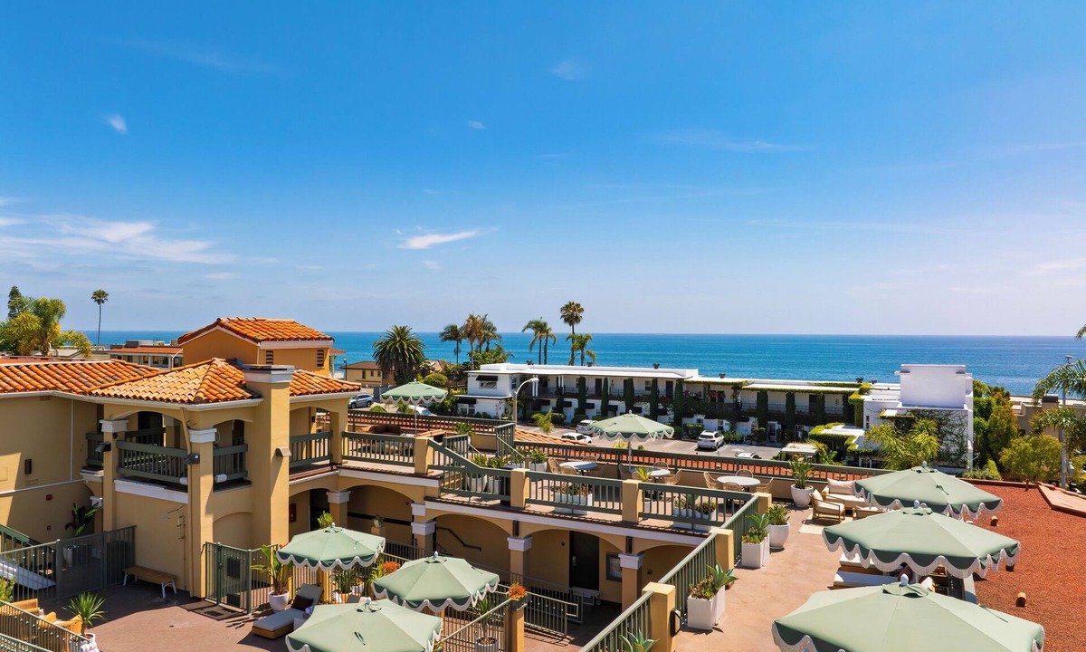 Diamond Crestview Hotel | Rooftop Ocean Views + Pool + Hot Tub | Walk to Beach + Restaurants | The Mara