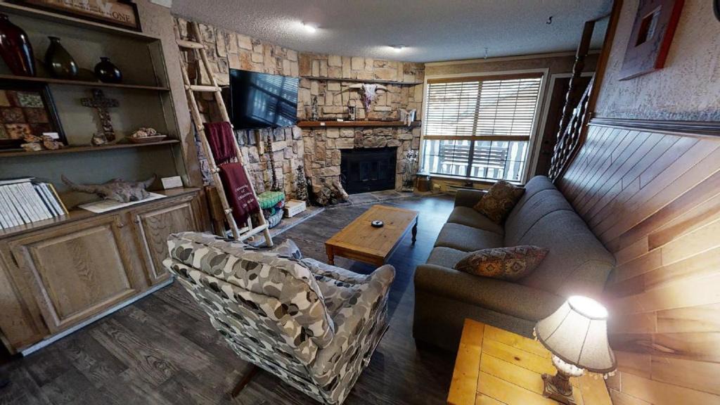 Red River House | Rose Rock Mountain View