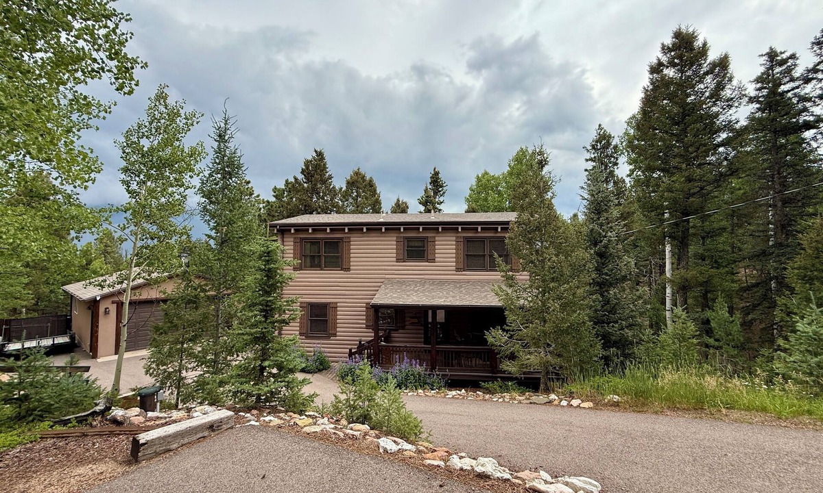 Florissant Cabin | Rudy's Cabin - Family-Friendly Mountain Retreat