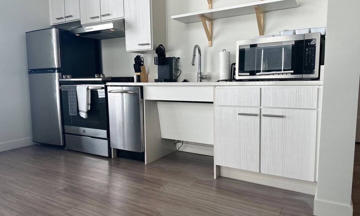 River North Art District Apartment | Run away to Rino!