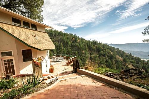 Pauma Valley House | Rustic Mountain Lodge with Ocean Views near Palomar Observatory, Palomar Mountain CA